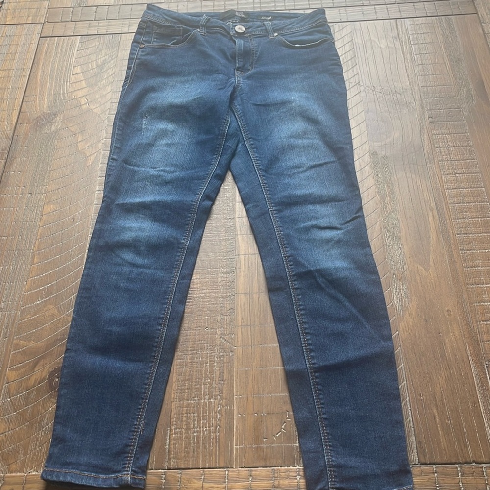 1822 Denim; Adrianna, Lite distressed, Skinny Jeans, size 6, 28 inch inseam